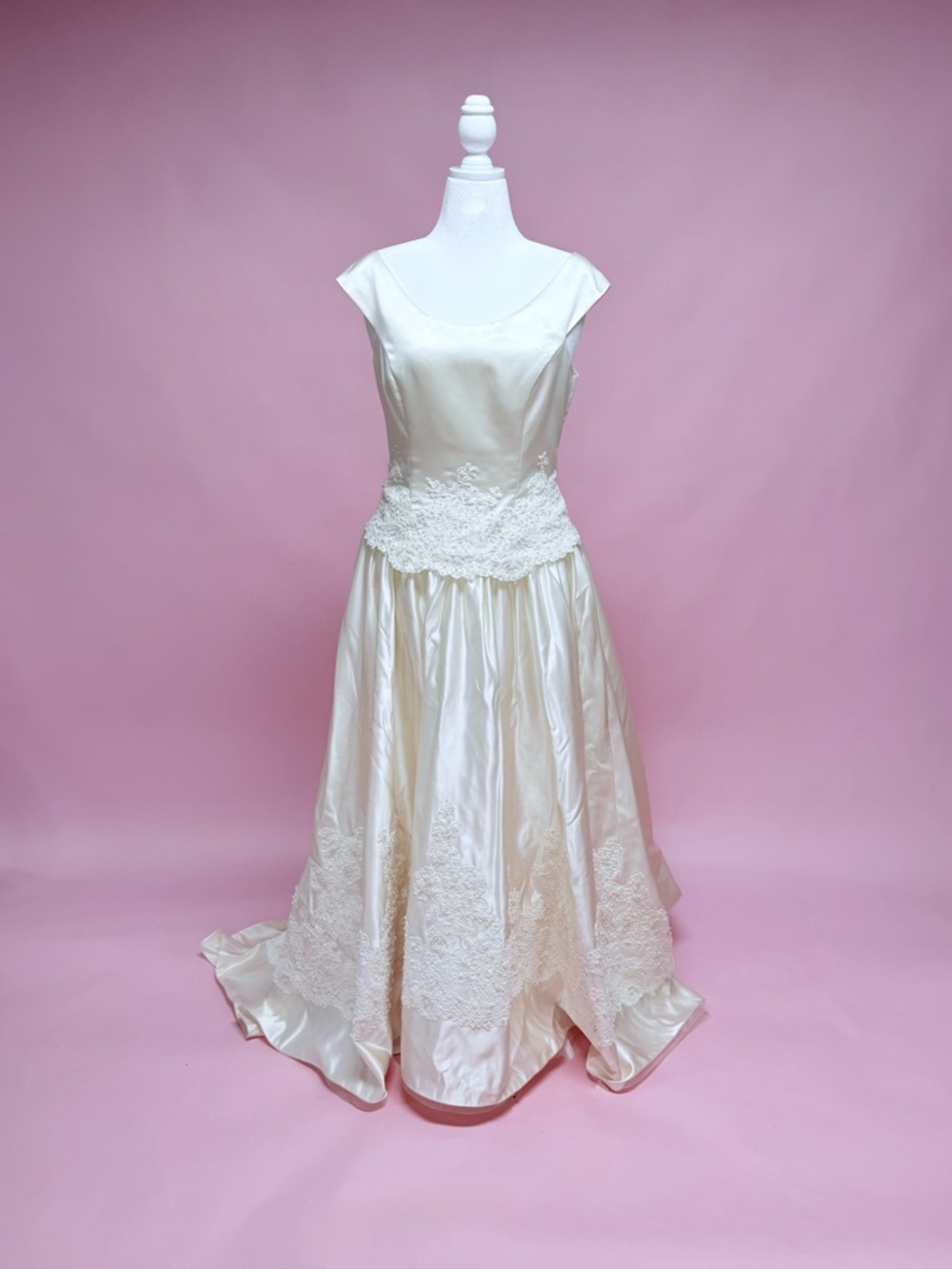 Vintage Ivory Satin Lace-Trim A-Line Wedding Gown - Picture 3 of 14